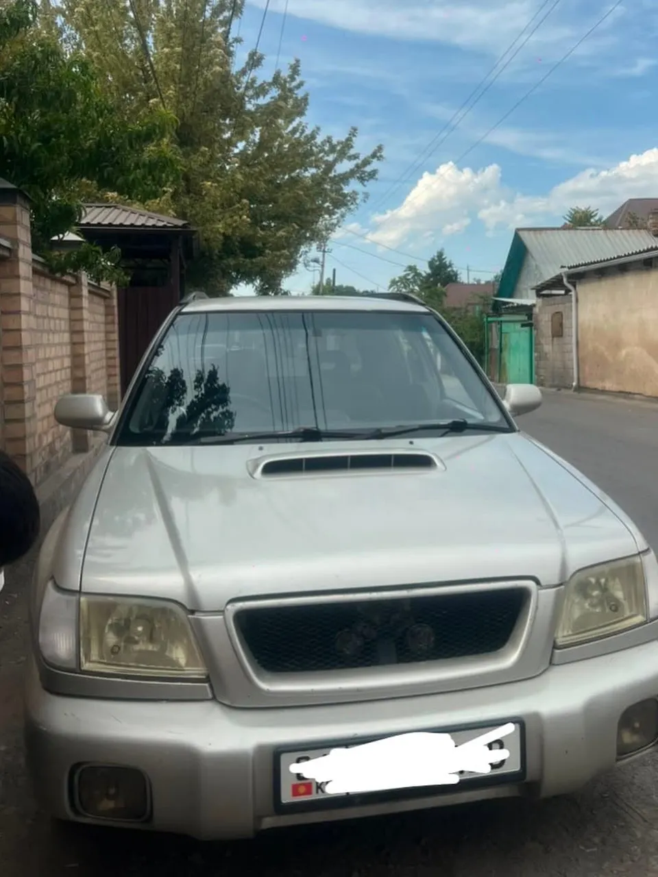 Subaru Forester 2000 года серебристый внедорожник