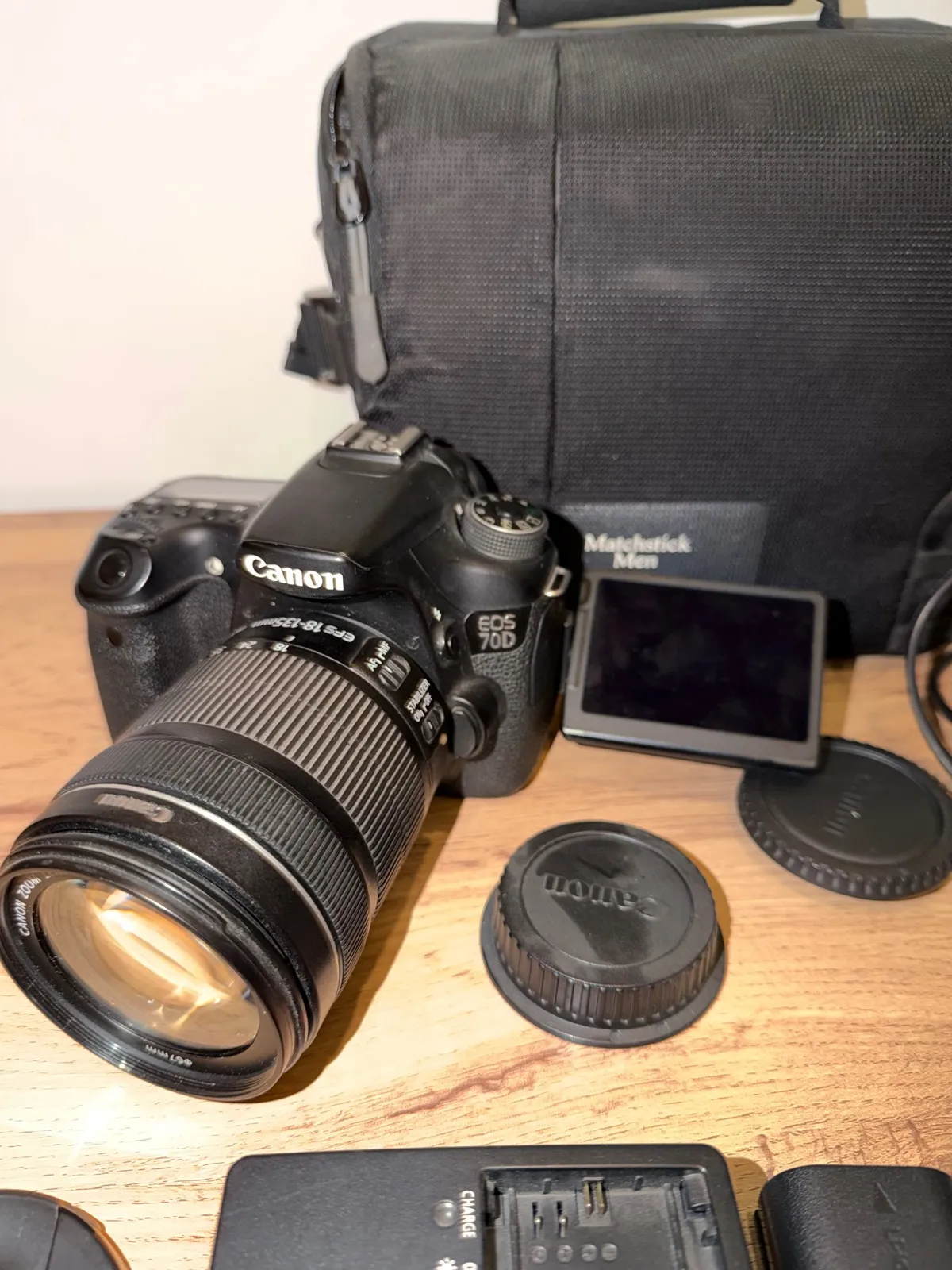 Фотоаппарат Canon EOS 70D с набором аксессуаров.