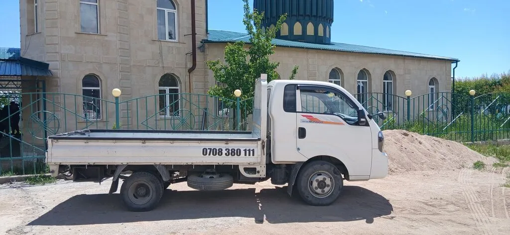 Сдаю бортовой грузовик Почасово